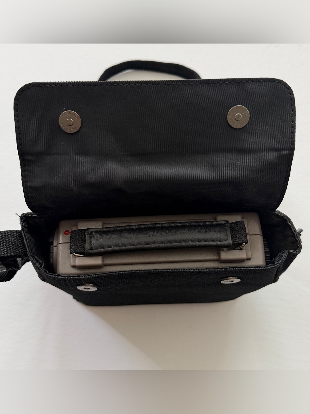 Grundig FR 200 AM/FM Emergency Survival Radio Short Wave Light Hand Crank - Picture 6 of 7